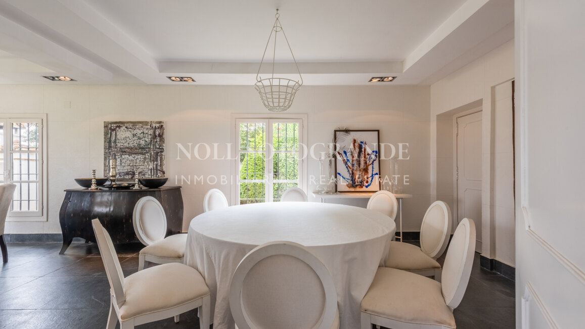 Exklusive 8-Schlafzimmer-Villa am Strand in Kings & Queens, Sotogrande Costa zu vermieten