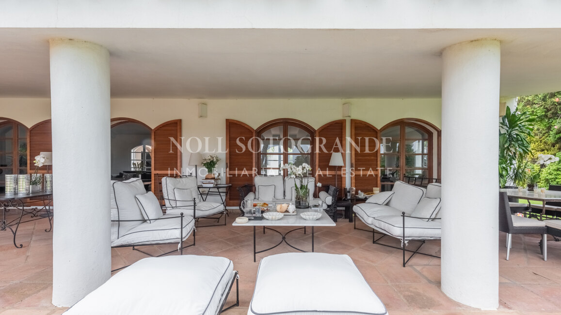Exklusive 8-Schlafzimmer-Villa am Strand in Kings & Queens, Sotogrande Costa zu vermieten