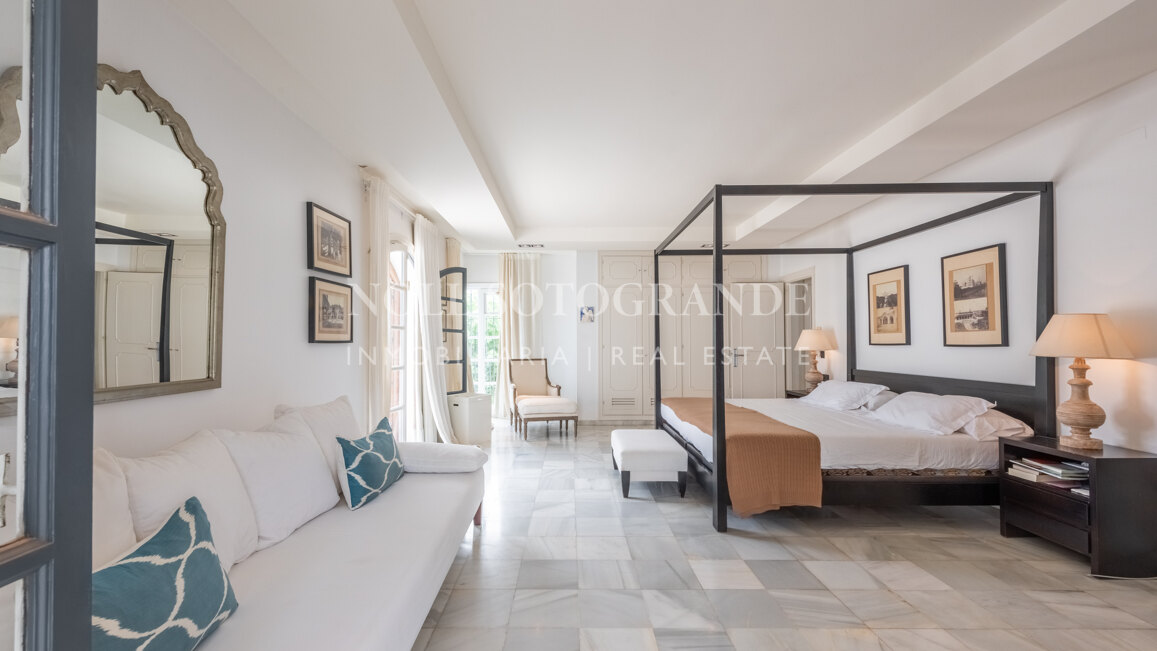 Exklusive 8-Schlafzimmer-Villa am Strand in Kings & Queens, Sotogrande Costa zu vermieten