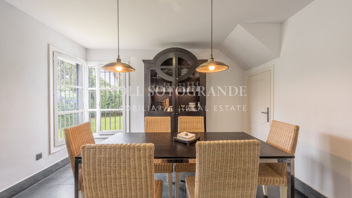 Exklusive 8-Schlafzimmer-Villa am Strand in Kings & Queens, Sotogrande Costa zu vermieten