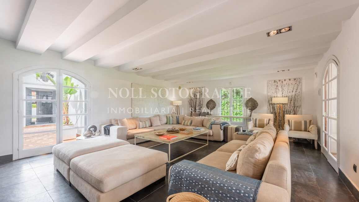 Exklusive 8-Schlafzimmer-Villa am Strand in Kings & Queens, Sotogrande Costa zu vermieten