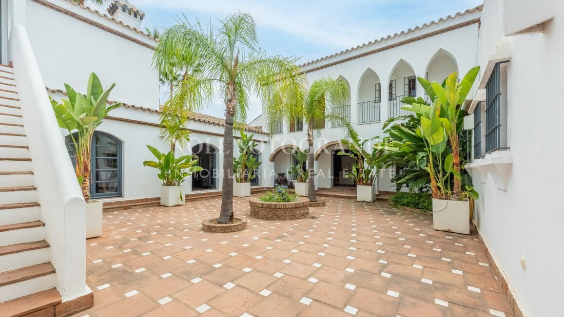 Exklusive 8-Schlafzimmer-Villa am Strand in Kings & Queens, Sotogrande Costa zu vermieten