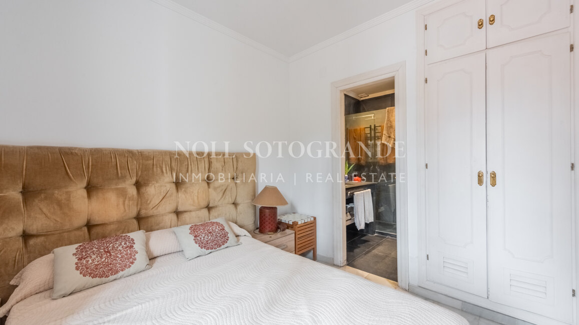 Exklusive 8-Schlafzimmer-Villa am Strand in Kings & Queens, Sotogrande Costa zu vermieten