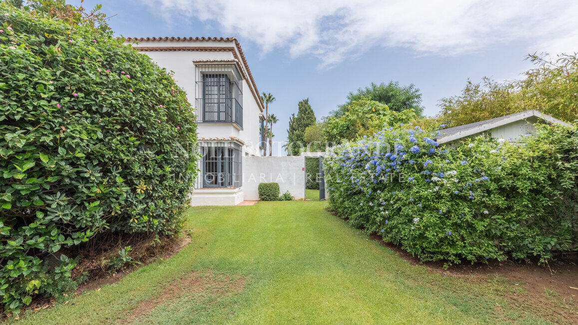 Exklusive 8-Schlafzimmer-Villa am Strand in Kings & Queens, Sotogrande Costa zu vermieten