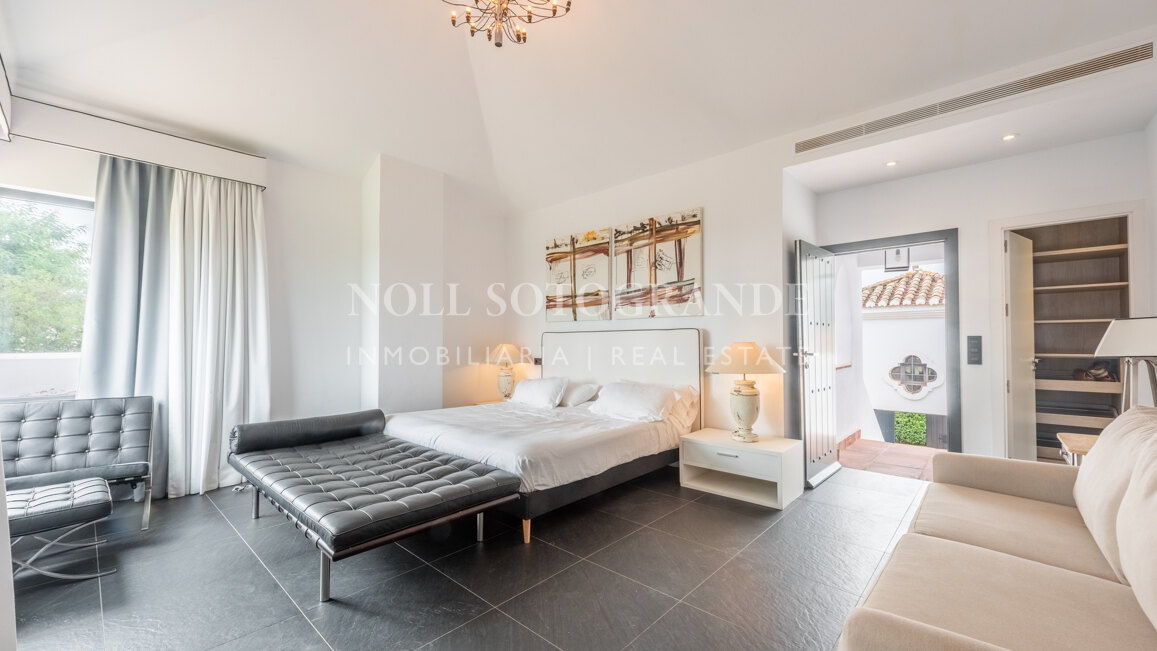 Exklusive 8-Schlafzimmer-Villa am Strand in Kings & Queens, Sotogrande Costa zu vermieten