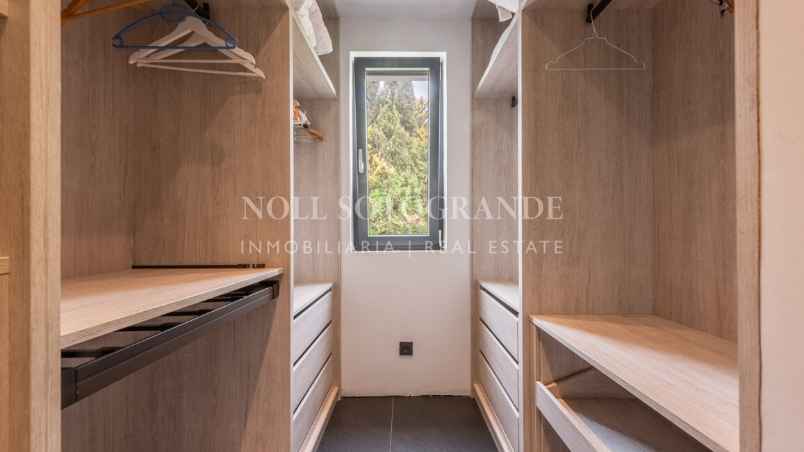 Exklusive 8-Schlafzimmer-Villa am Strand in Kings & Queens, Sotogrande Costa zu vermieten