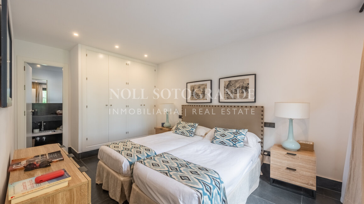 Exklusive 8-Schlafzimmer-Villa am Strand in Kings & Queens, Sotogrande Costa zu vermieten