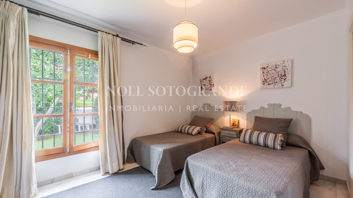 Exklusive 8-Schlafzimmer-Villa am Strand in Kings & Queens, Sotogrande Costa zu vermieten