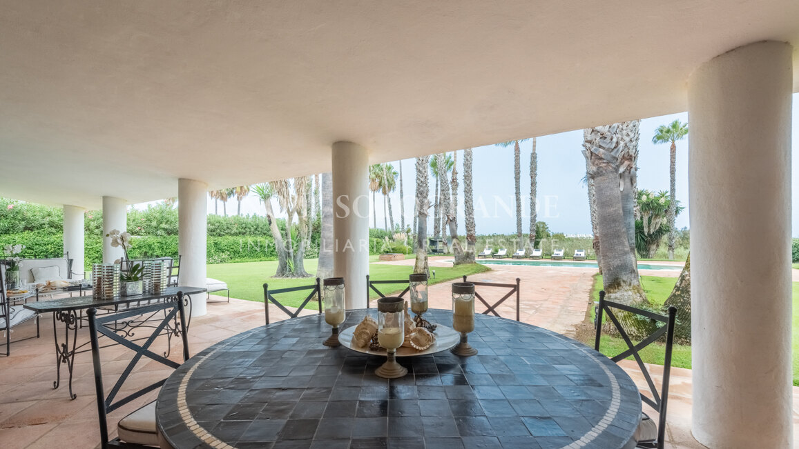 Exklusive 8-Schlafzimmer-Villa am Strand in Kings & Queens, Sotogrande Costa zu vermieten
