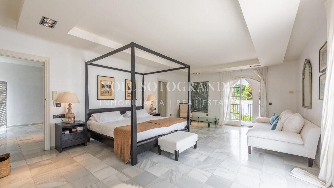 Exklusive 8-Schlafzimmer-Villa am Strand in Kings & Queens, Sotogrande Costa zu vermieten