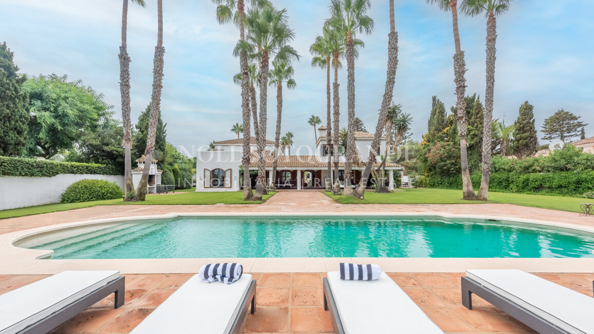 Exklusive 8-Schlafzimmer-Villa am Strand in Kings & Queens, Sotogrande Costa zu vermieten