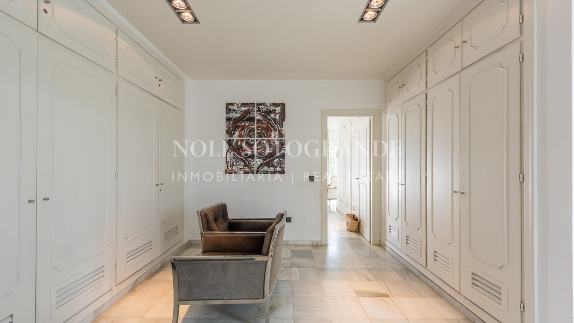 Exklusive 8-Schlafzimmer-Villa am Strand in Kings & Queens, Sotogrande Costa zu vermieten