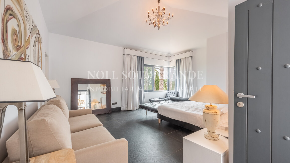 Exklusive 8-Schlafzimmer-Villa am Strand in Kings & Queens, Sotogrande Costa zu vermieten