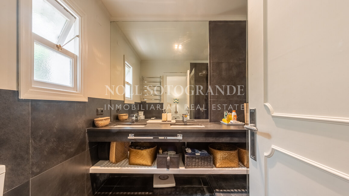 Exklusive 8-Schlafzimmer-Villa am Strand in Kings & Queens, Sotogrande Costa zu vermieten