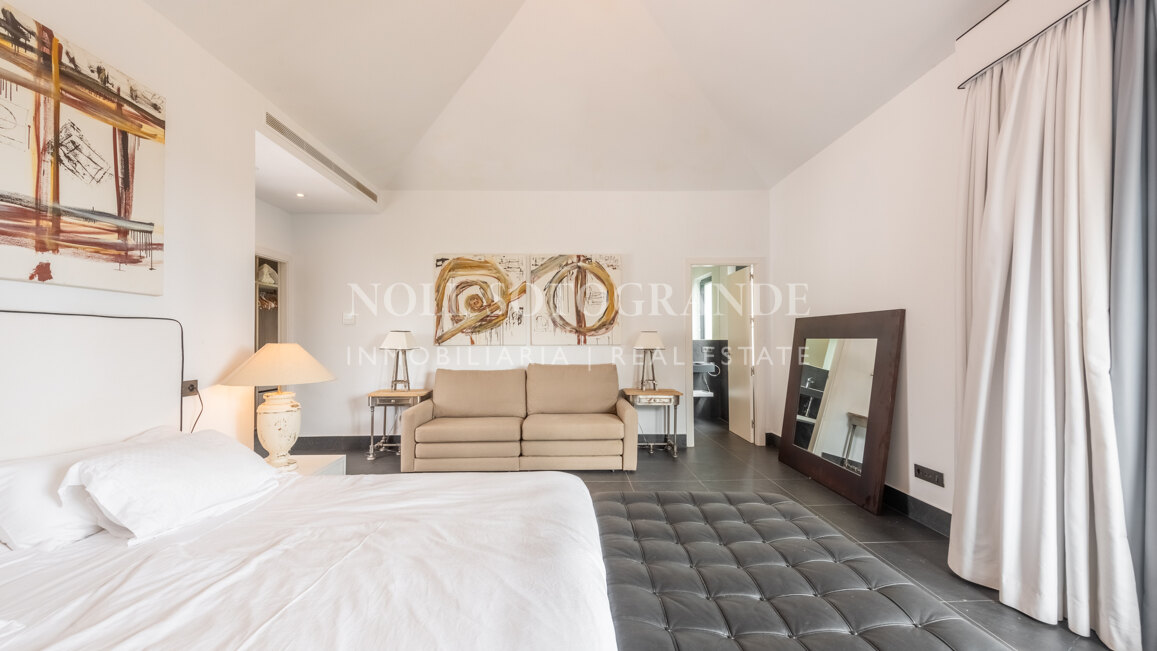 Exklusive 8-Schlafzimmer-Villa am Strand in Kings & Queens, Sotogrande Costa zu vermieten