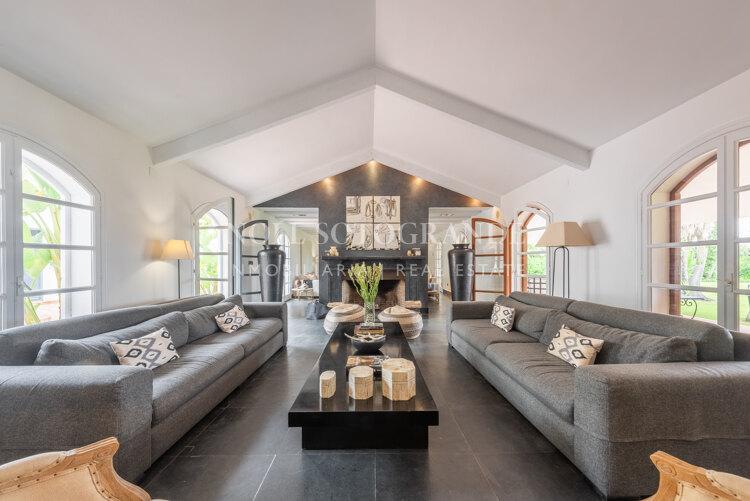 Exklusive 8-Schlafzimmer-Villa am Strand in Kings & Queens, Sotogrande Costa zu vermieten