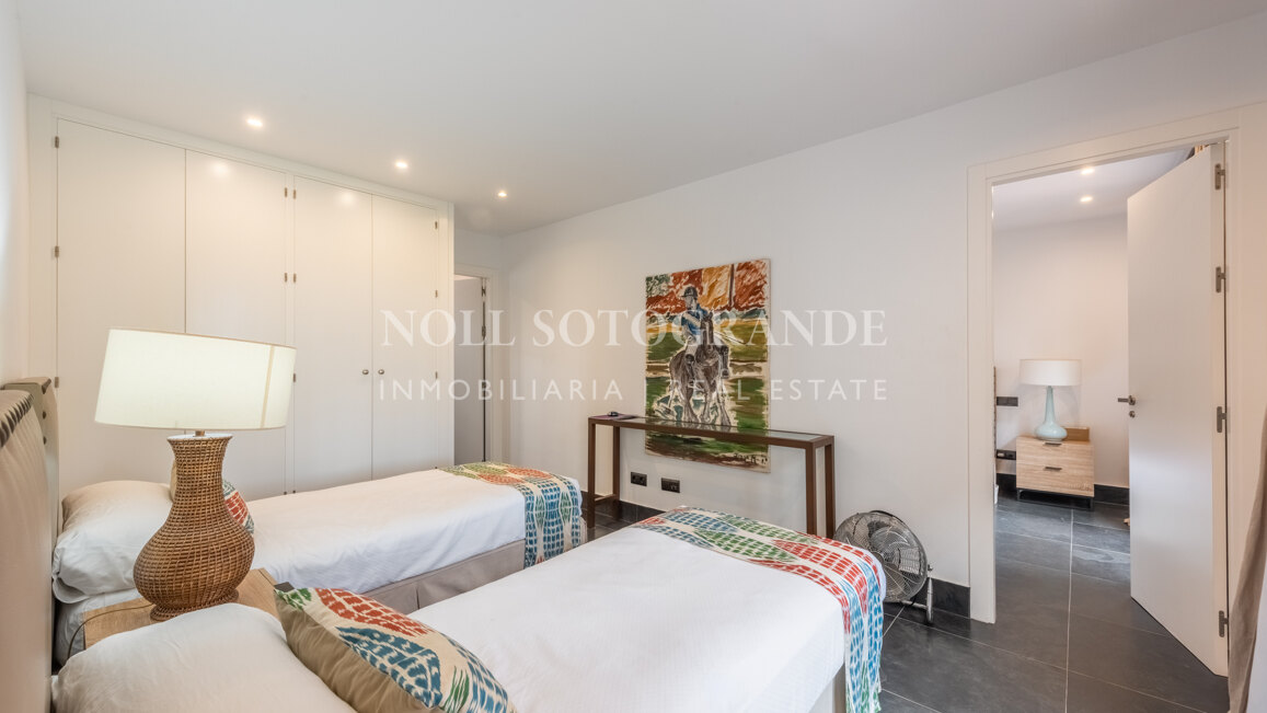 Exklusive 8-Schlafzimmer-Villa am Strand in Kings & Queens, Sotogrande Costa zu vermieten