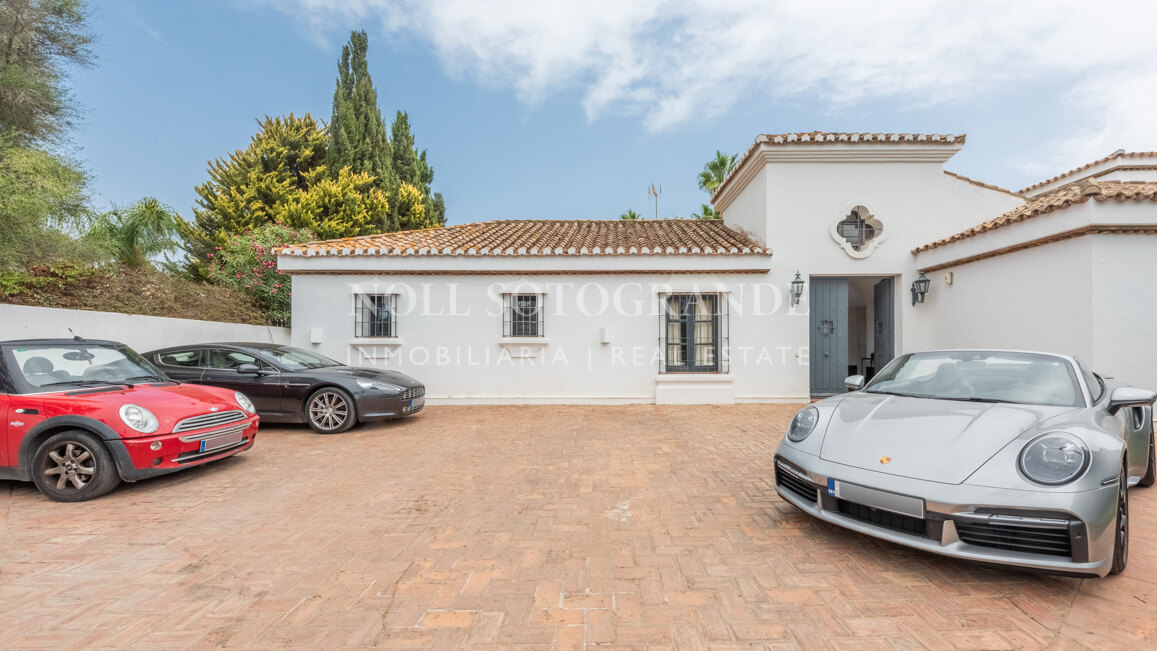 Exklusive 8-Schlafzimmer-Villa am Strand in Kings & Queens, Sotogrande Costa zu vermieten