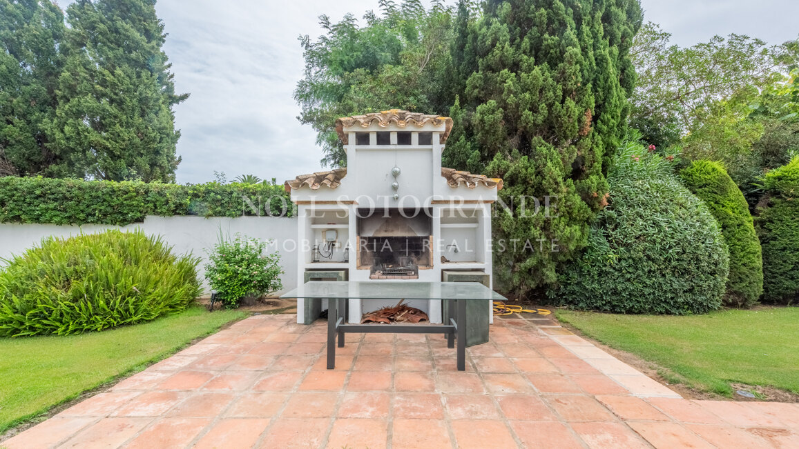 Exklusive 8-Schlafzimmer-Villa am Strand in Kings & Queens, Sotogrande Costa zu vermieten