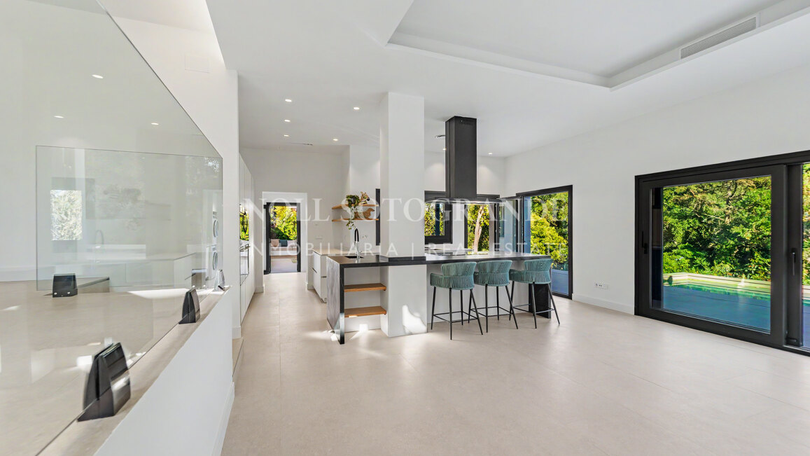 5-Bedroom Villa for Sale in Sotogrande Costa, Private Pool