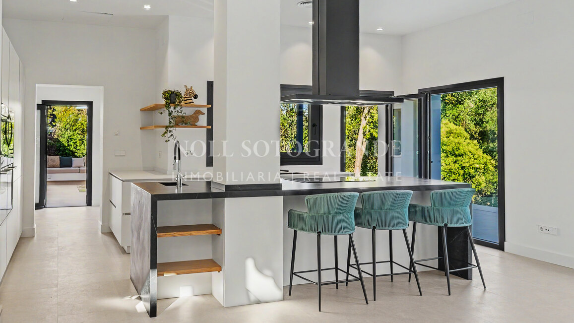 5-Bedroom Villa for Sale in Sotogrande Costa, Private Pool