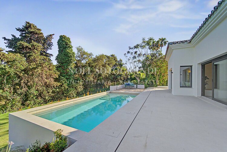 5-Bedroom Villa for Sale in Sotogrande Costa, Private Pool