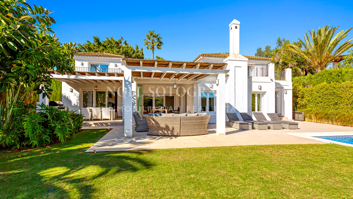 Villa renovada de 4 dormitorios en alquiler de larga temporada en Sotogrande Alto