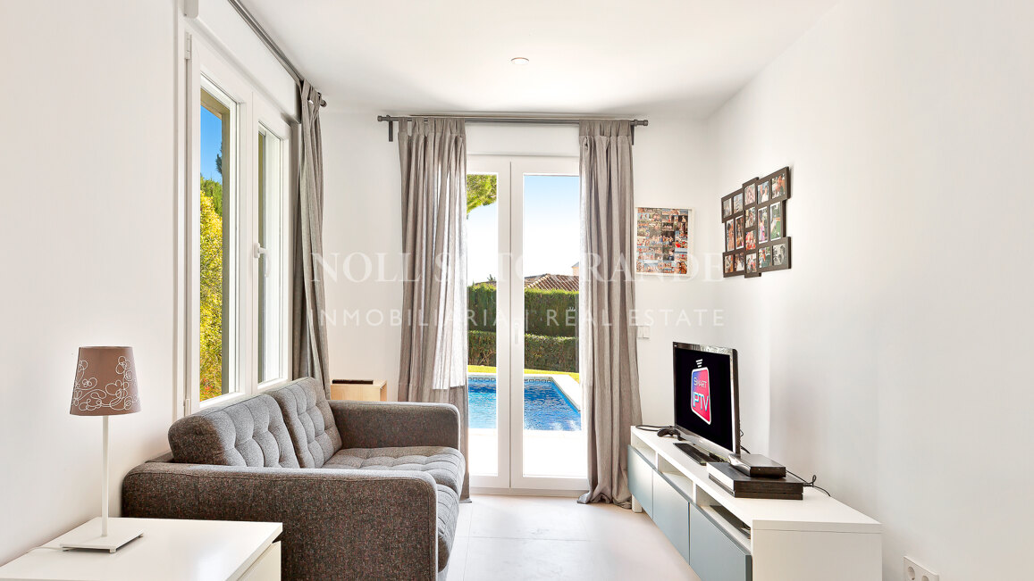 Villa renovada de 4 dormitorios en alquiler de larga temporada en Sotogrande Alto