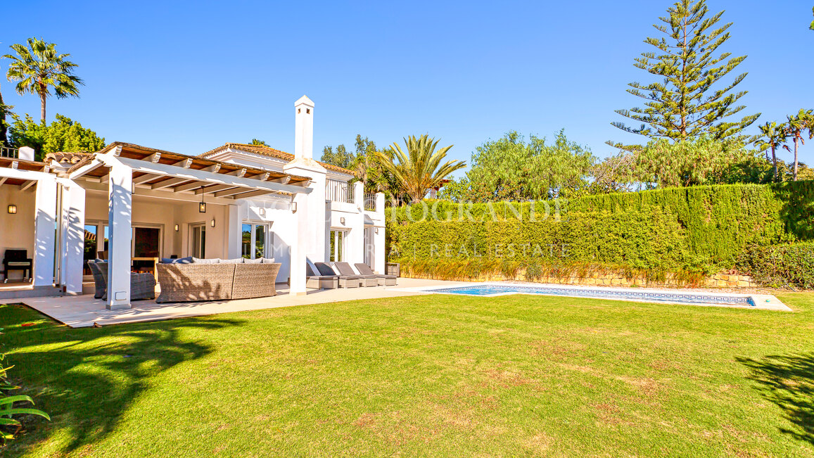 Villa renovada de 4 dormitorios en alquiler de larga temporada en Sotogrande Alto