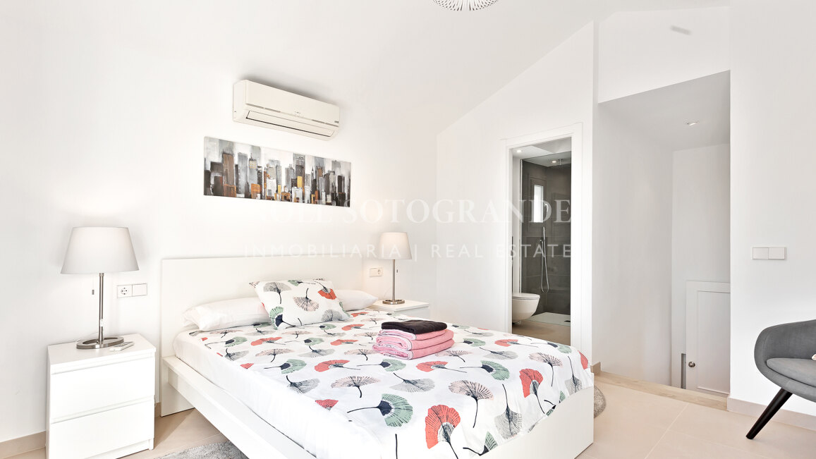 Villa renovada de 4 dormitorios en alquiler de larga temporada en Sotogrande Alto