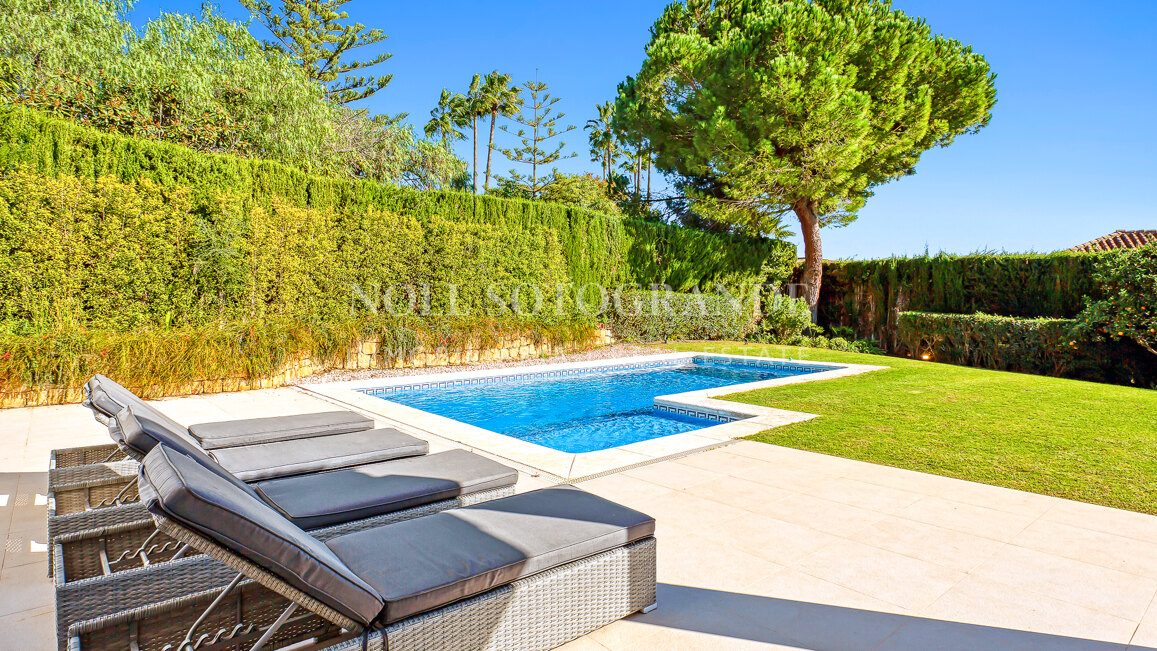 Villa renovada de 4 dormitorios en alquiler de larga temporada en Sotogrande Alto
