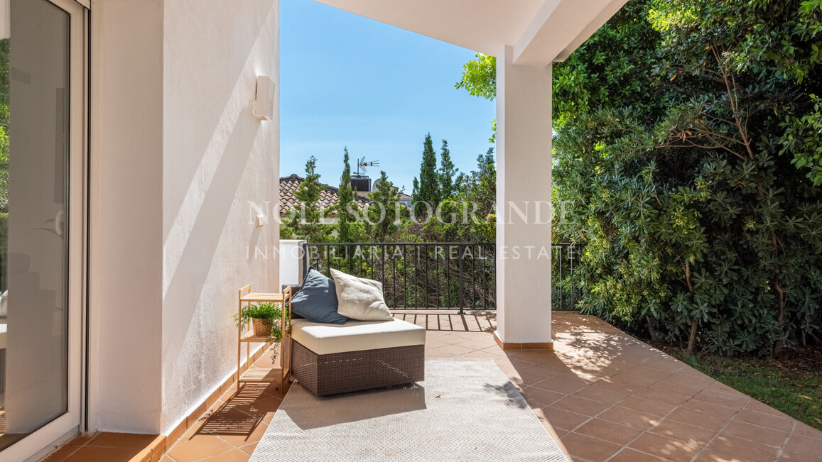 Elegante villa en La Reserva con vistas al campo de golf y una privacidad excepcional