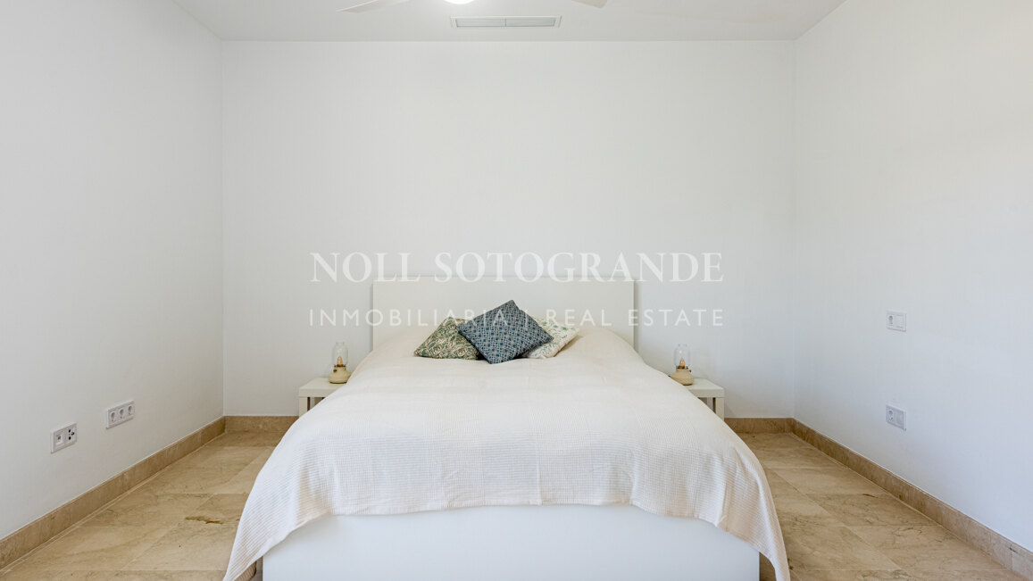 Elegante villa en La Reserva con vistas al campo de golf y una privacidad excepcional