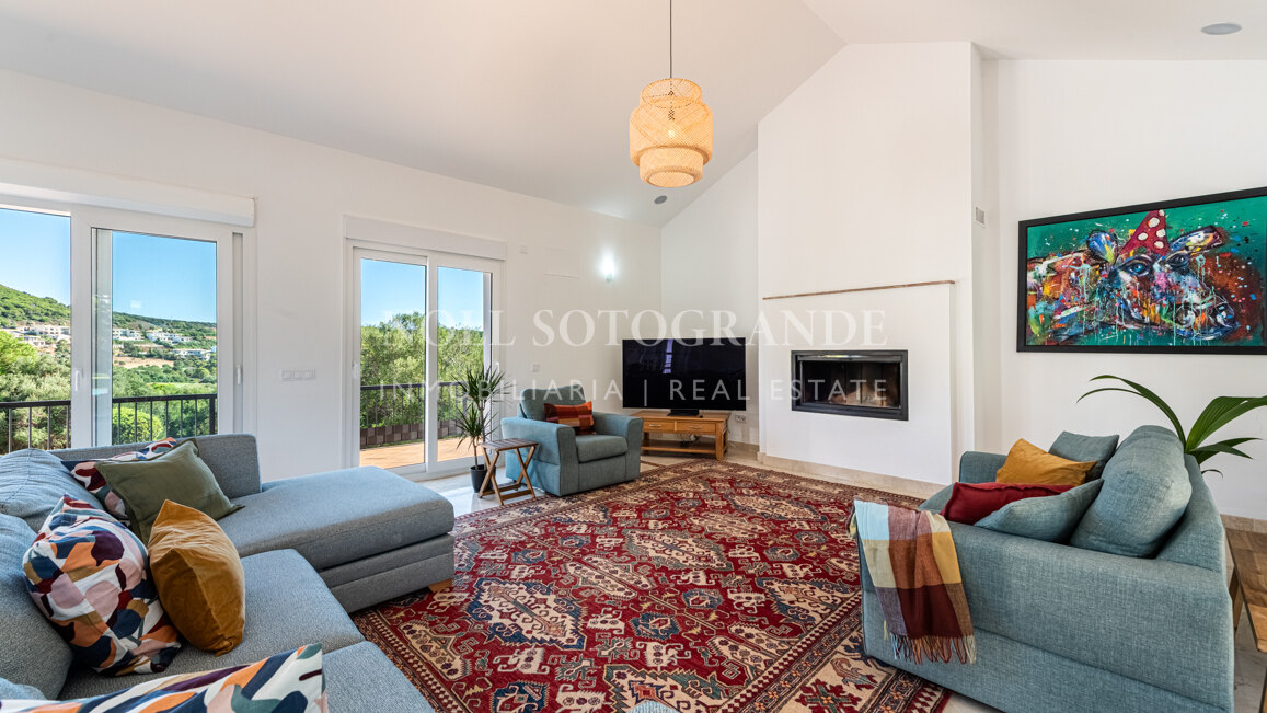 Elegante villa en La Reserva con vistas al campo de golf y una privacidad excepcional