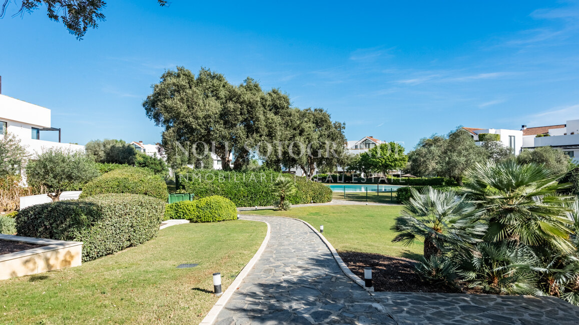 Großes Penthouse unmöbliert zu vermieten in Hacienda Valderrama