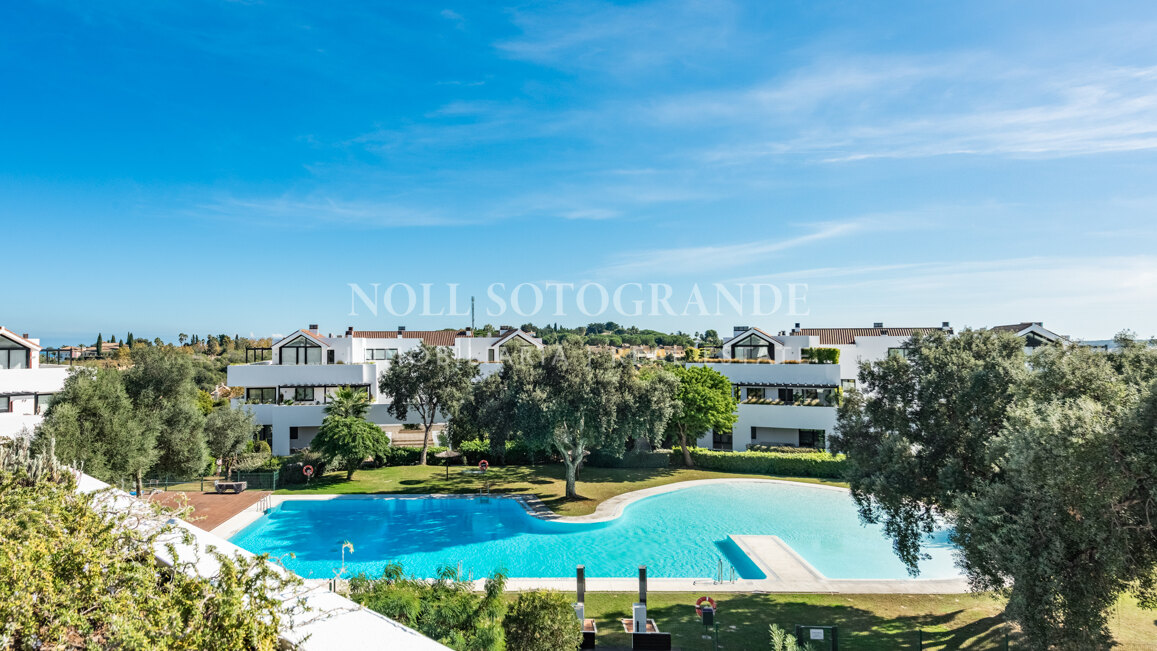 Großes Penthouse unmöbliert zu vermieten in Hacienda Valderrama