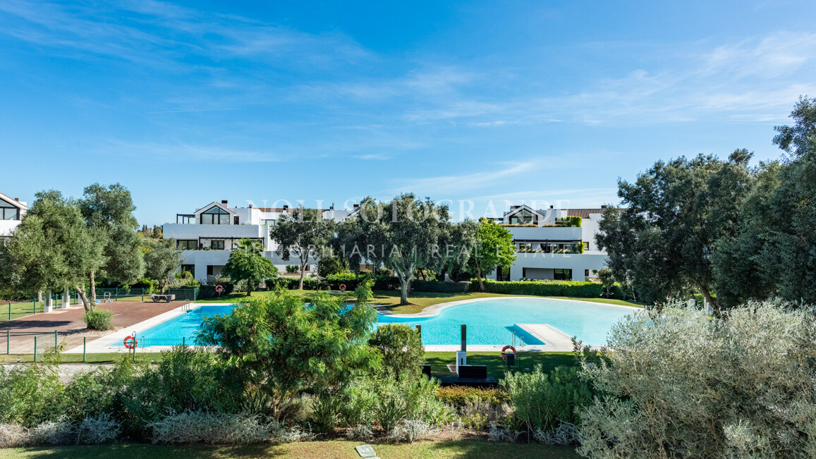 Großes Penthouse unmöbliert zu vermieten in Hacienda Valderrama