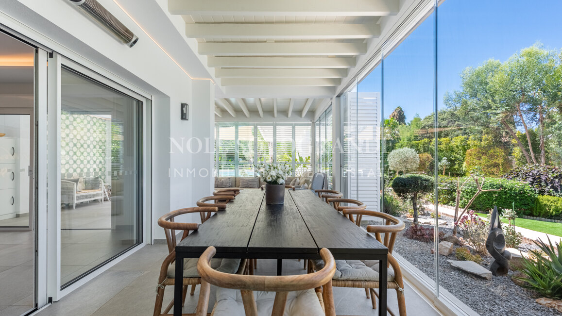Renovierte Villa mit fünf Schlafzimmern und großem Garten in Sotogrande Costa