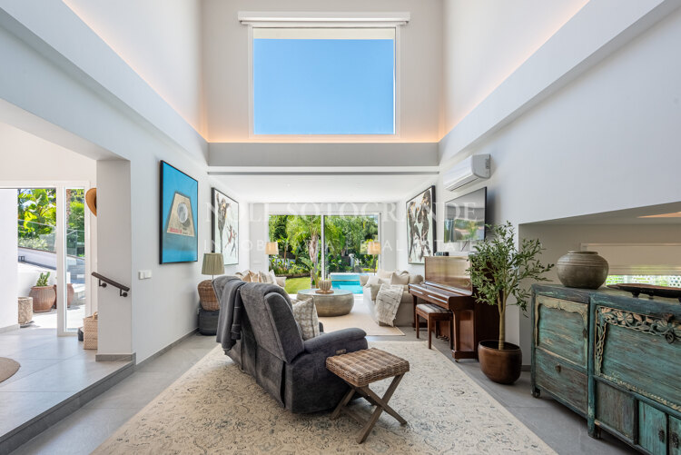 Renovierte Villa mit fünf Schlafzimmern und großem Garten in Sotogrande Costa