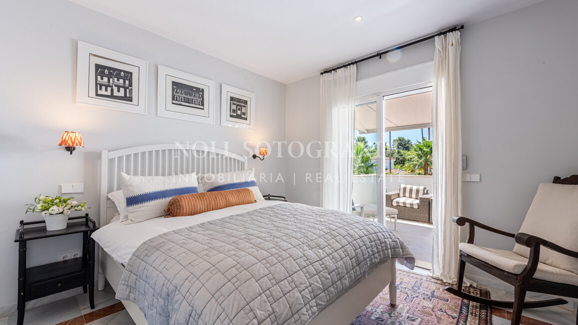 Renovierte Villa mit fünf Schlafzimmern und großem Garten in Sotogrande Costa