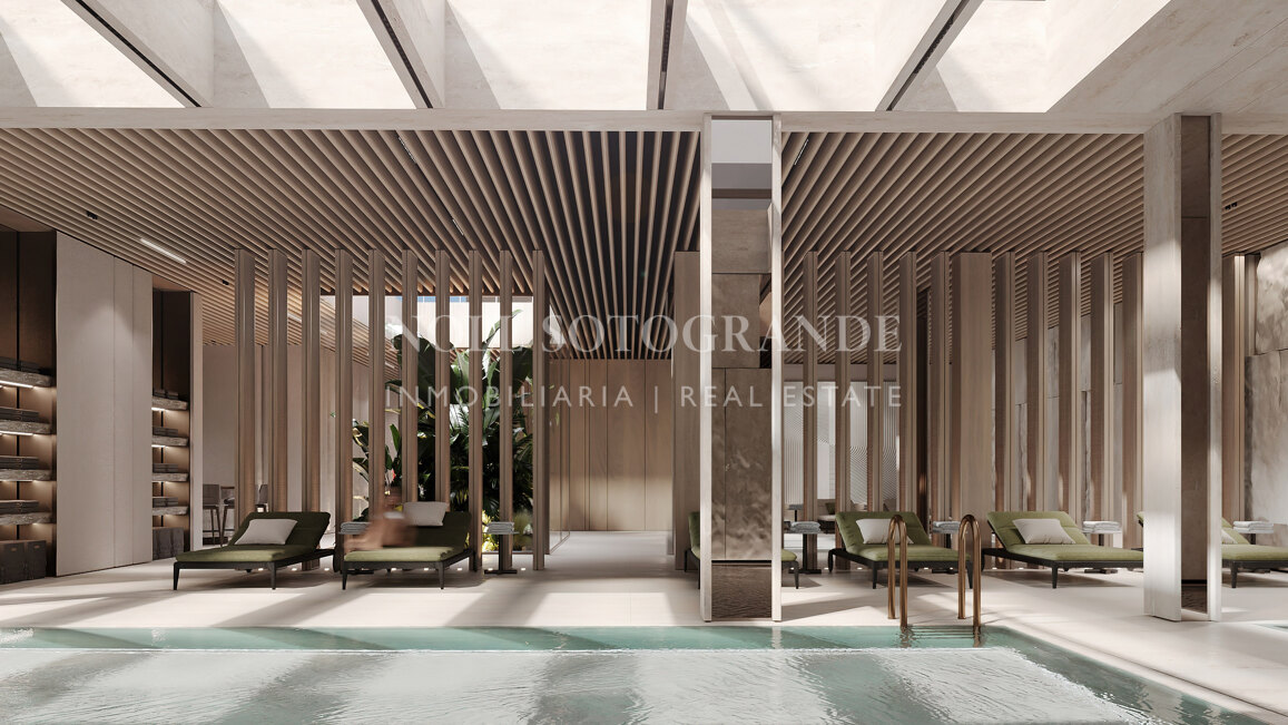 High-end Duplex Penthouse fully serviced beach front