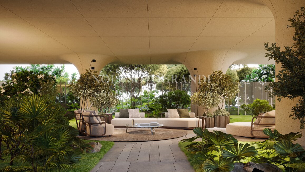 High-end Duplex Penthouse fully serviced beach front