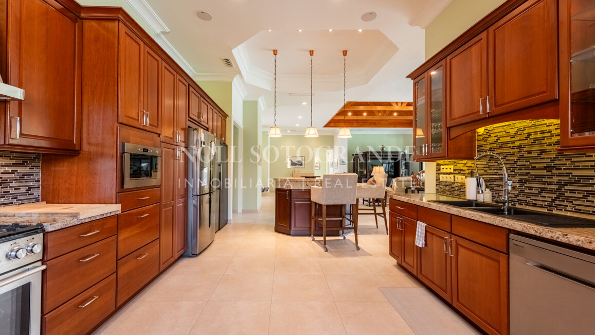 American-style open-plan layout Bungalow in Sotogrande Alto for sale