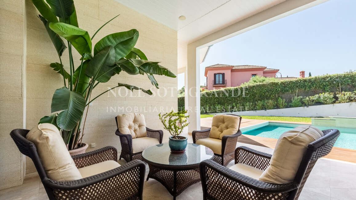 American-style open-plan layout Bungalow in Sotogrande Alto for sale