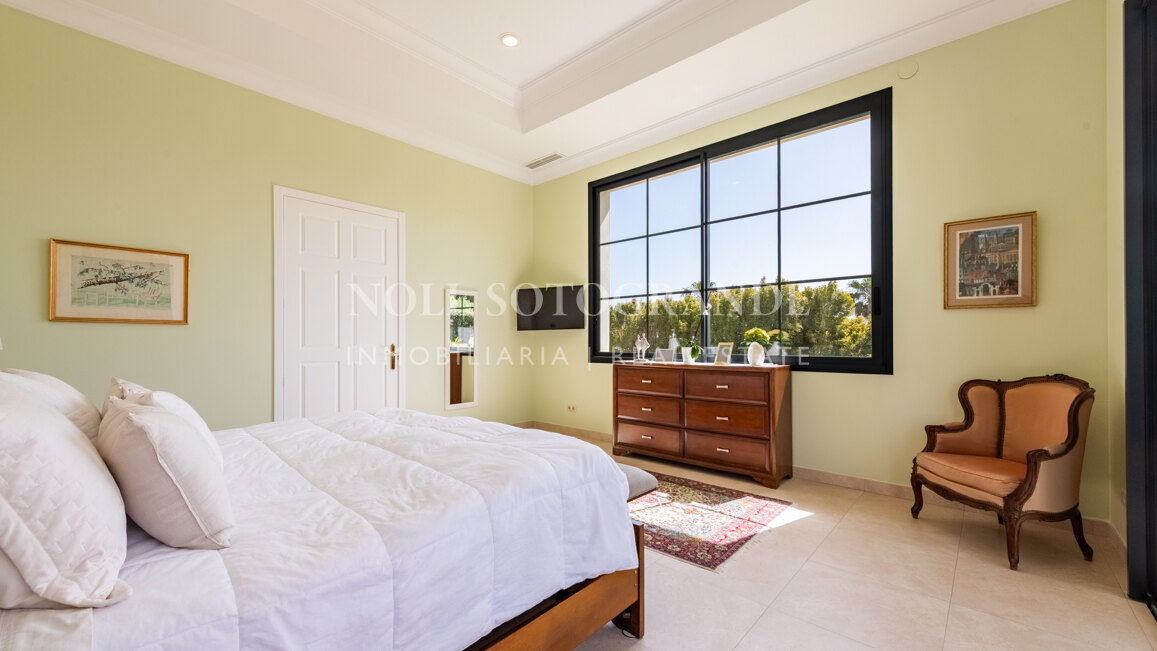 American-style open-plan layout Bungalow in Sotogrande Alto for sale