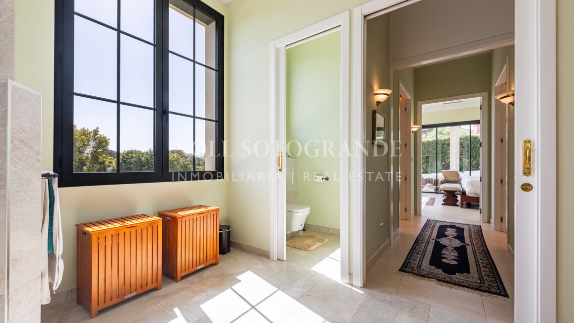 American-style open-plan layout Bungalow in Sotogrande Alto for sale