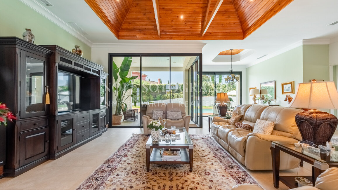 American-style open-plan layout Bungalow in Sotogrande Alto for sale