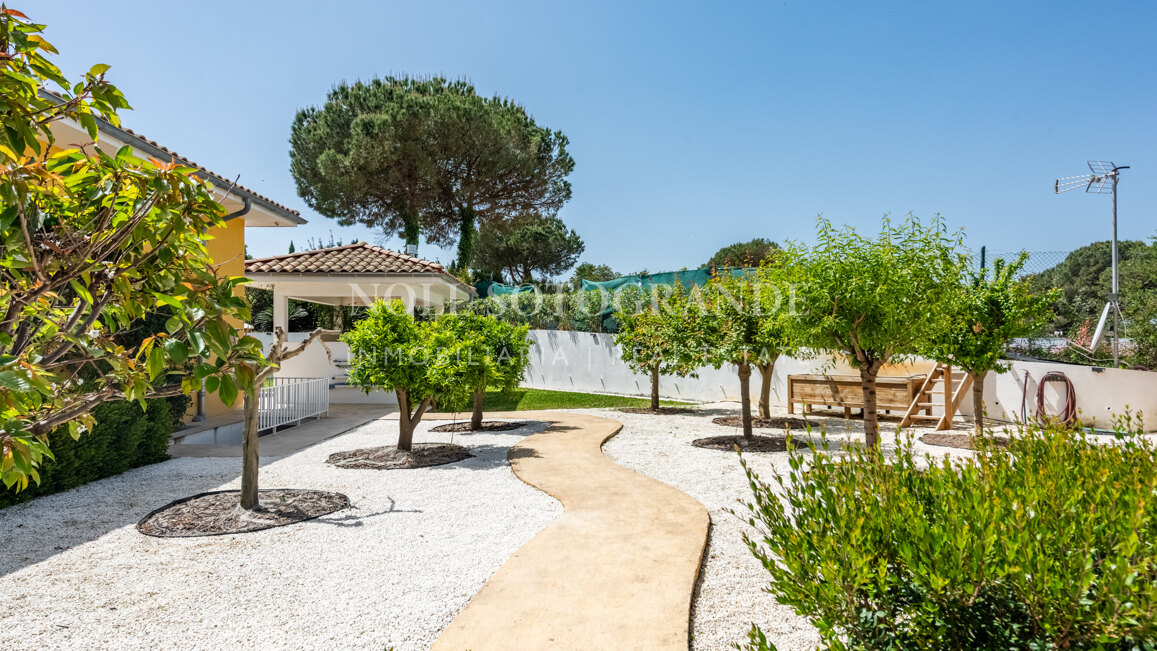 American-style open-plan layout Bungalow in Sotogrande Alto for sale