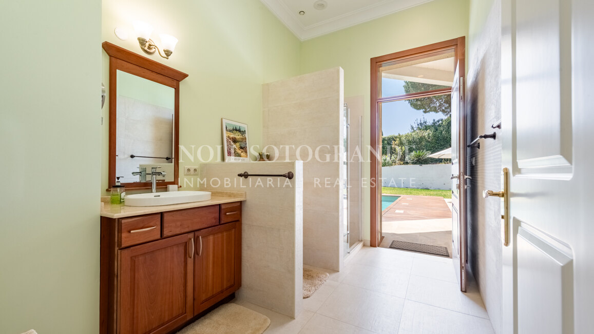 American-style open-plan layout Bungalow in Sotogrande Alto for sale