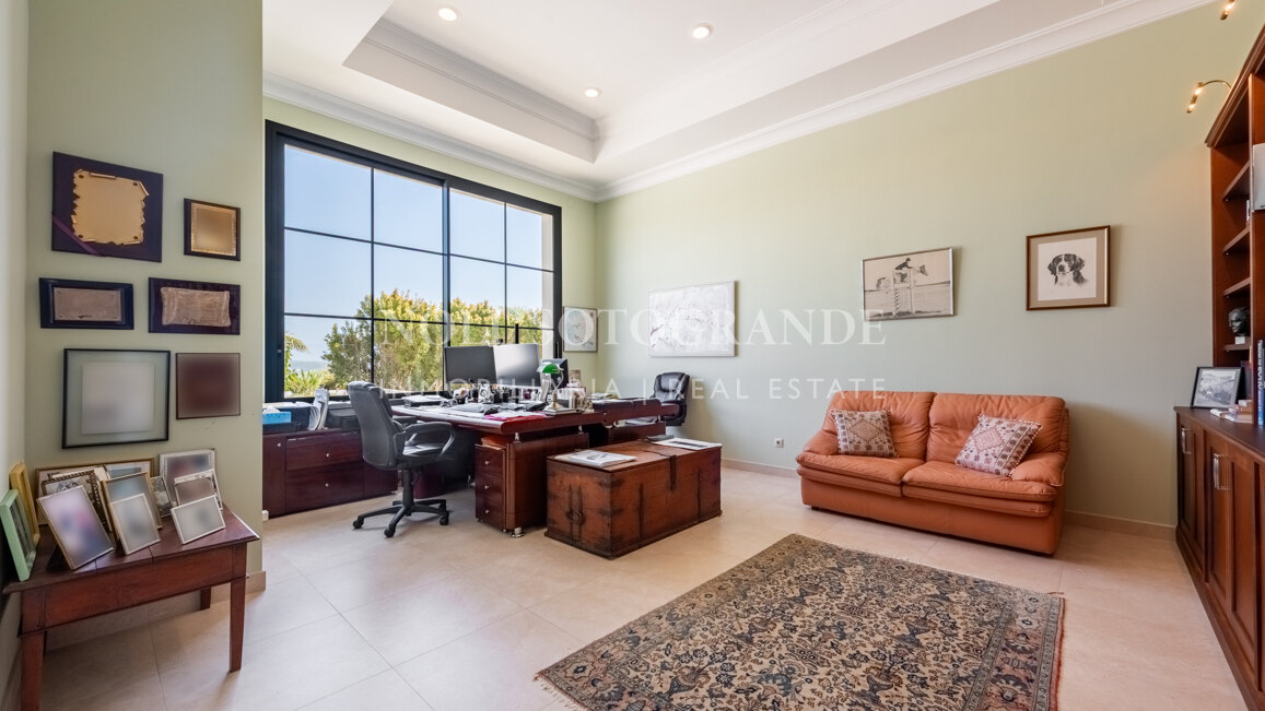 American-style open-plan layout Bungalow in Sotogrande Alto for sale